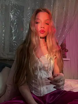  Siennaaa  online show from February 2026 09:35:01 PM