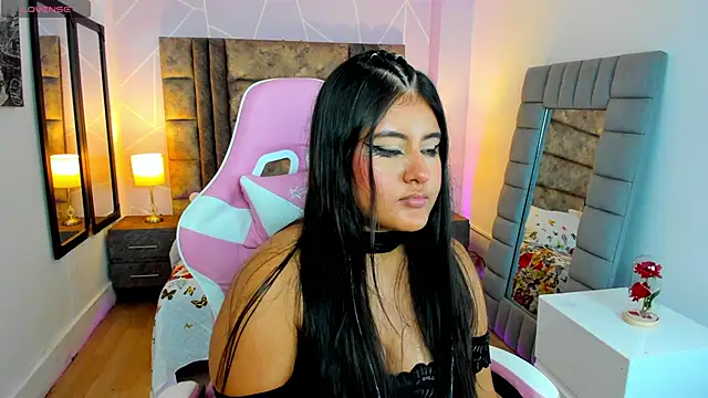 AnnaSwift  online show from November 2025 01:38:01 AM