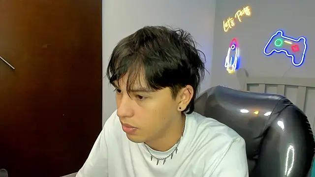 StiwenTwink online show from November 2025 12:37:02 PM