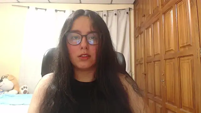 Snapshot of Venus_cat_ chatting on June 2026 04:00:01 AM Venus cat online show from June 2026 04:00:01 AM