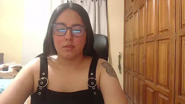 Snapshot of Venus_cat_ chatting on June 2026 01:36:01 AM Venus cat online show from June 2026 01:36:01 AM