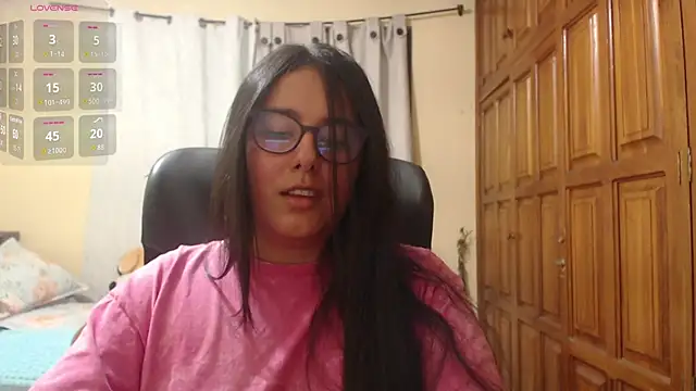 Snapshot of Venus_cat_ chatting on June 2026 03:11:01 AM Venus cat online show from June 2026 03:11:01 AM