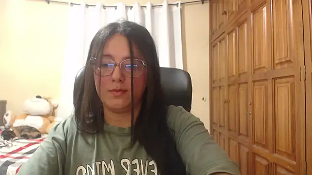 Snapshot of Venus_cat_ chatting on July 2026 01:40:01 AM Venus cat online show from July 2026 01:40:01 AM