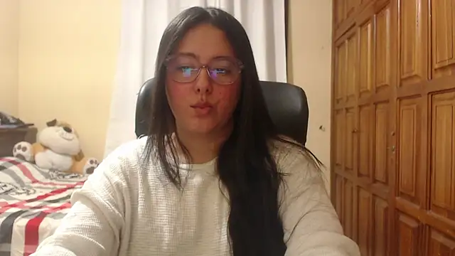 Snapshot of Venus_cat_ chatting on July 2026 05:12:02 AM Venus cat online show from July 2026 05:12:02 AM