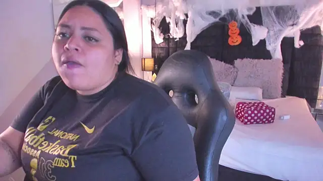 MayaCurvy online show from November 2025 04:15:02 AM