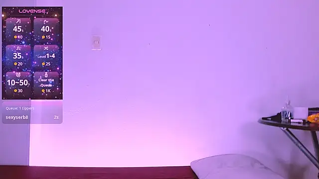 kitty smoll online show from October 2025 07:45:02 PM