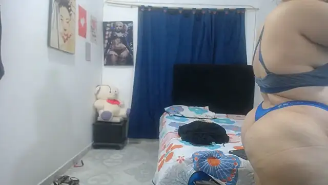 Snapshot of Meloncillo_and_Babyliss99 chatting on June 2026 04:22:02 AM Meloncillo and Babyliss99 online show from June 2026 04:22:02 AM