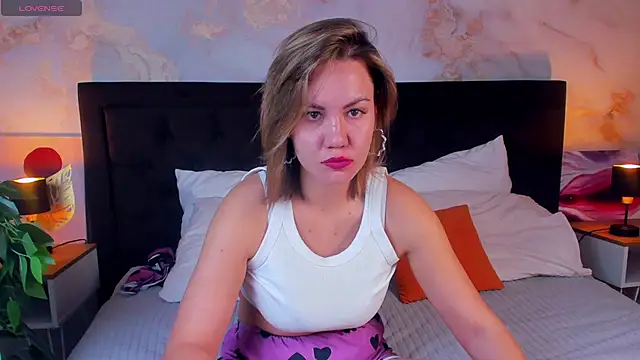 AriaEven online show from November 2025 03:05:01 AM