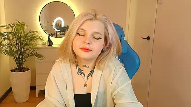 Shad0wPurr online show from October 2025 08:55:02 AM