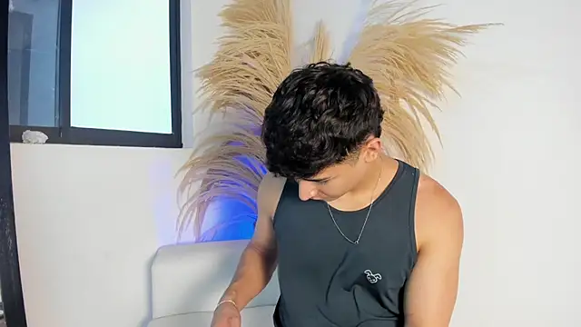 Thiago Connor21 online show from November 2025 06:30:02 PM