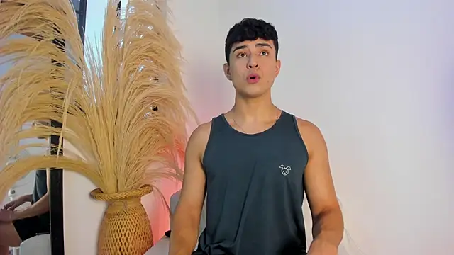 Thiago Connor21 online show from November 2025 06:18:02 PM