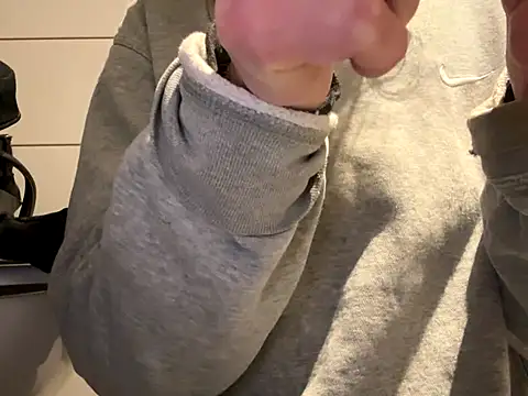 Snapshot of pleasedontpressaredburton chatting on October 2025 08:21:02 PM pleasedontpressaredburton online show from October 2025 08:21:02 PM