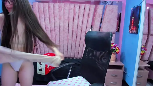 sarah sweett  online show from March 2026 02:10:01 PM