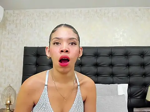 Snapshot of EmaGarcess chatting on October 2025 07:33:01 PM EmaGarcess online show from October 2025 07:33:01 PM