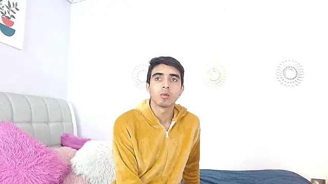 Hottie Guy online show from December 2025 06:03:02 PM