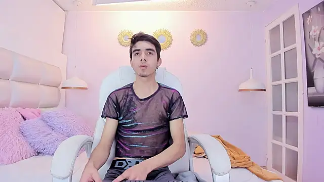 Hottie Guy online show from December 2025 05:53:02 PM