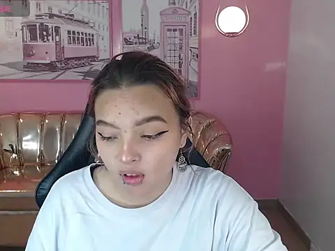 mia foster t online show from November 2025 12:40:02 PM