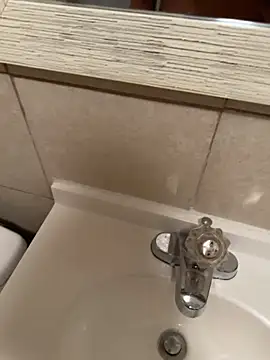 familia0210 online show from December 2025 02:19:01 AM