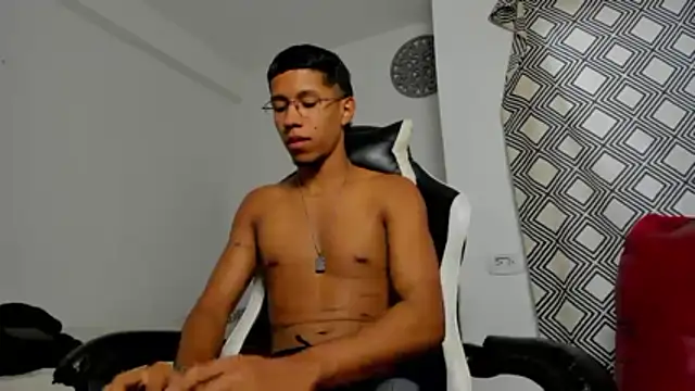 MaxVibe420 online show from October 2025 01:55:01 PM