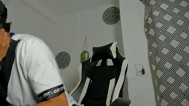 MaxVibe420 online show from October 2025 01:23:02 PM