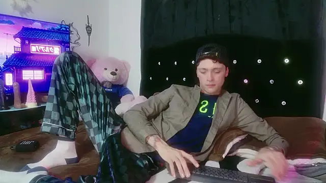 Tyler cat online show from December 2025 03:32:01 PM