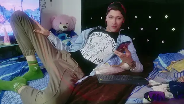 Tyler cat online show from December 2025 03:29:01 PM