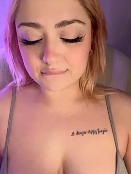 KellyMoors online show from April 2026 01:28:02 AM