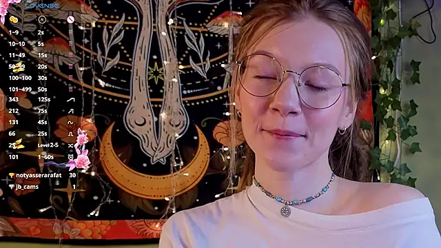 lyra thenymph online show from November 2025 12:16:02 AM