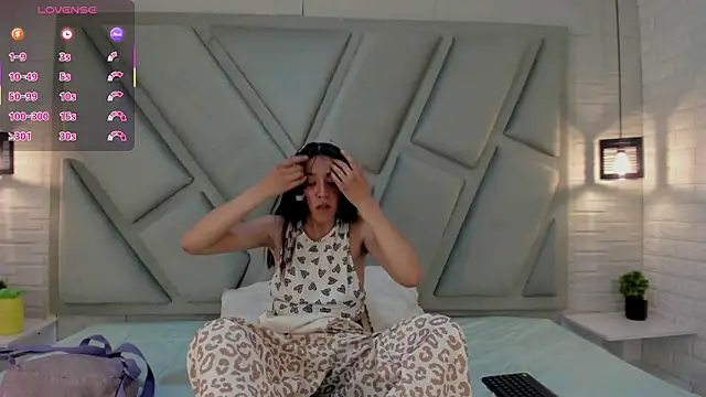 Julieta Slav3 online show from March 2026 09:44:02 PM