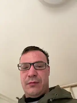 viktor1992-1-1 online show from February 2026 07:39:02 AM