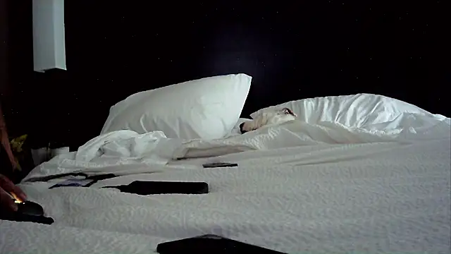 LetMeLiqU online show from October 2025 07:45:01 PM