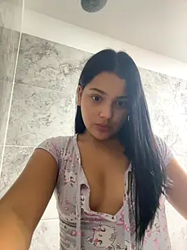 Snapshot of Lunahanzee chatting on November 2025 08:08:01 PM Lunahanzee online show from November 2025 08:08:01 PM