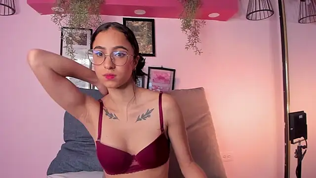 Alana Martinez  online show from December 2025 01:18:02 PM