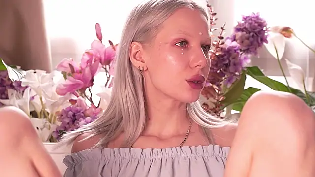 RanyThomson online show from November 2025 12:34:01 PM