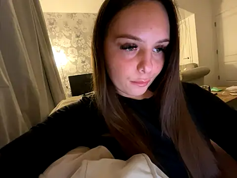 Snapshot of EllaStarrxxx chatting on October 2025 10:51:02 PM EllaStarrxxx online show from October 2025 10:51:02 PM