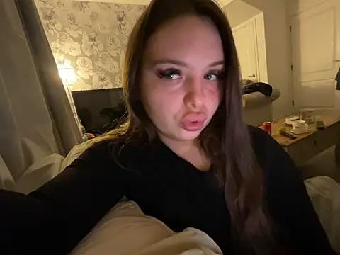 Snapshot of EllaStarrxxx chatting on November 2025 04:13:01 AM EllaStarrxxx online show from November 2025 04:13:01 AM