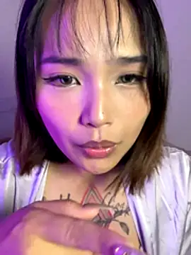 Snapshot of eee79bbb chatting on November 2025 08:01:01 PM eee79bbb online show from November 2025 08:01:01 PM