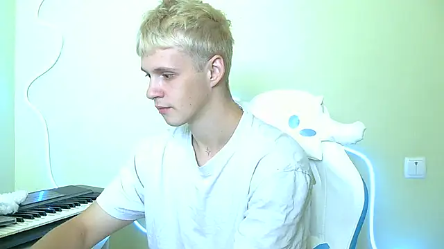 Snapshot of _Timmy_Boy_ chatting on October 2025 10:24:01 AM Timmy Boy online show from October 2025 10:24:01 AM