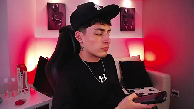 Snapshot of MateoMitchell chatting on January 2026 04:38:02 AM MateoMitchell online show from January 2026 04:38:02 AM