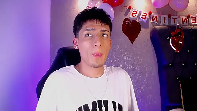 Snapshot of MateoMitchell chatting on February 2026 05:02:02 AM MateoMitchell online show from February 2026 05:02:02 AM