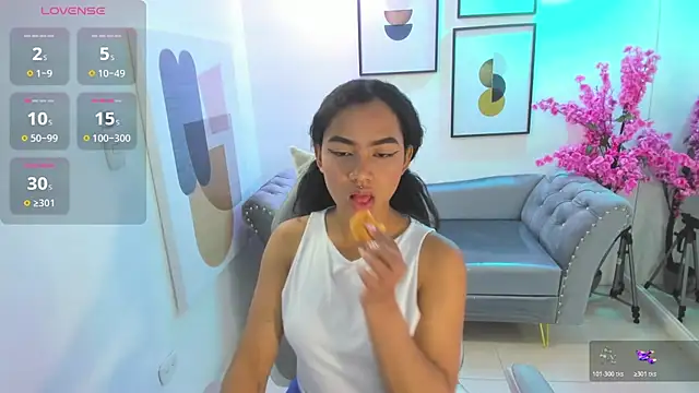 Juliie coper online show from November 2025 12:38:02 PM