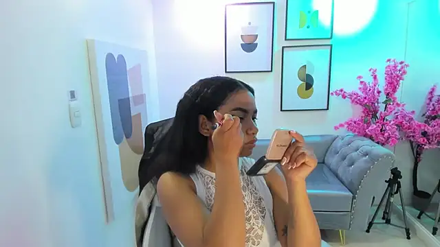 Juliie coper online show from November 2025 12:49:01 PM