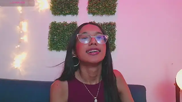 luna valen online show from February 2026 09:53:01 PM