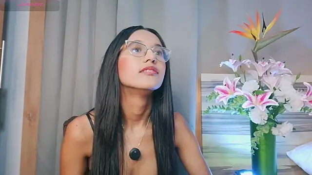 Snapshot of luna_valen chatting on May 2026 04:39:02 AM luna valen online show from May 2026 04:39:02 AM