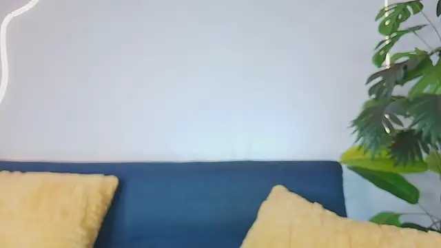 Snapshot of luna_valen chatting on May 2026 04:09:01 AM luna valen online show from May 2026 04:09:01 AM