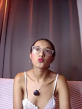 luna valen online show from July 2026 09:28:02 PM