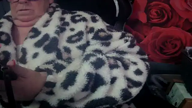 Playful MILF Demi online show from March 2026 02:23:02 PM