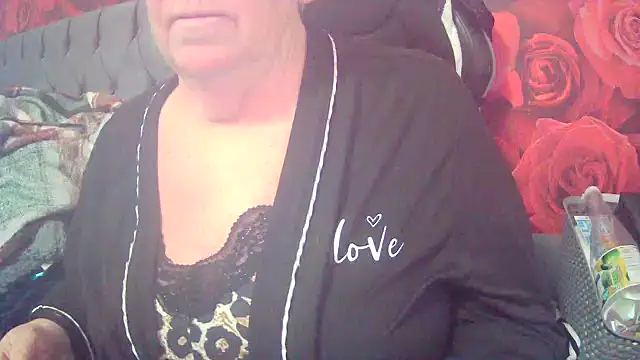 Playful MILF Demi online show from March 2026 11:08:01 PM