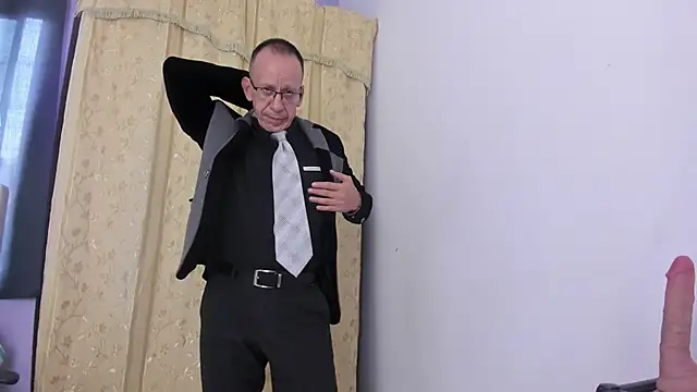  axelking  online show from April 2026 11:37:01 AM