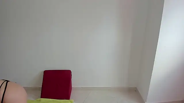 talianasweet03 online show from November 2025 06:51:01 PM